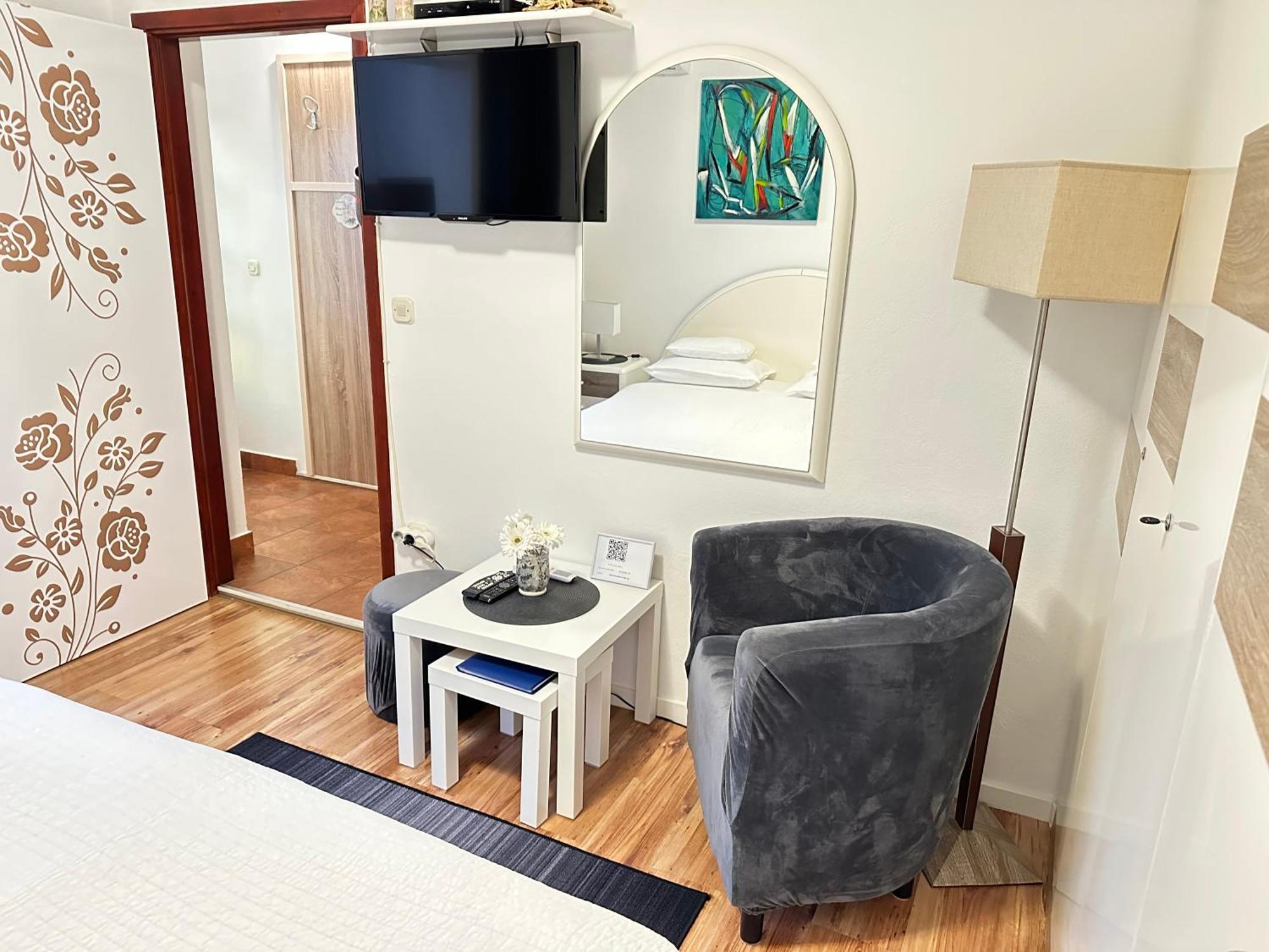 Apartments - Rooms Vesna Primosten Ngoại thất bức ảnh