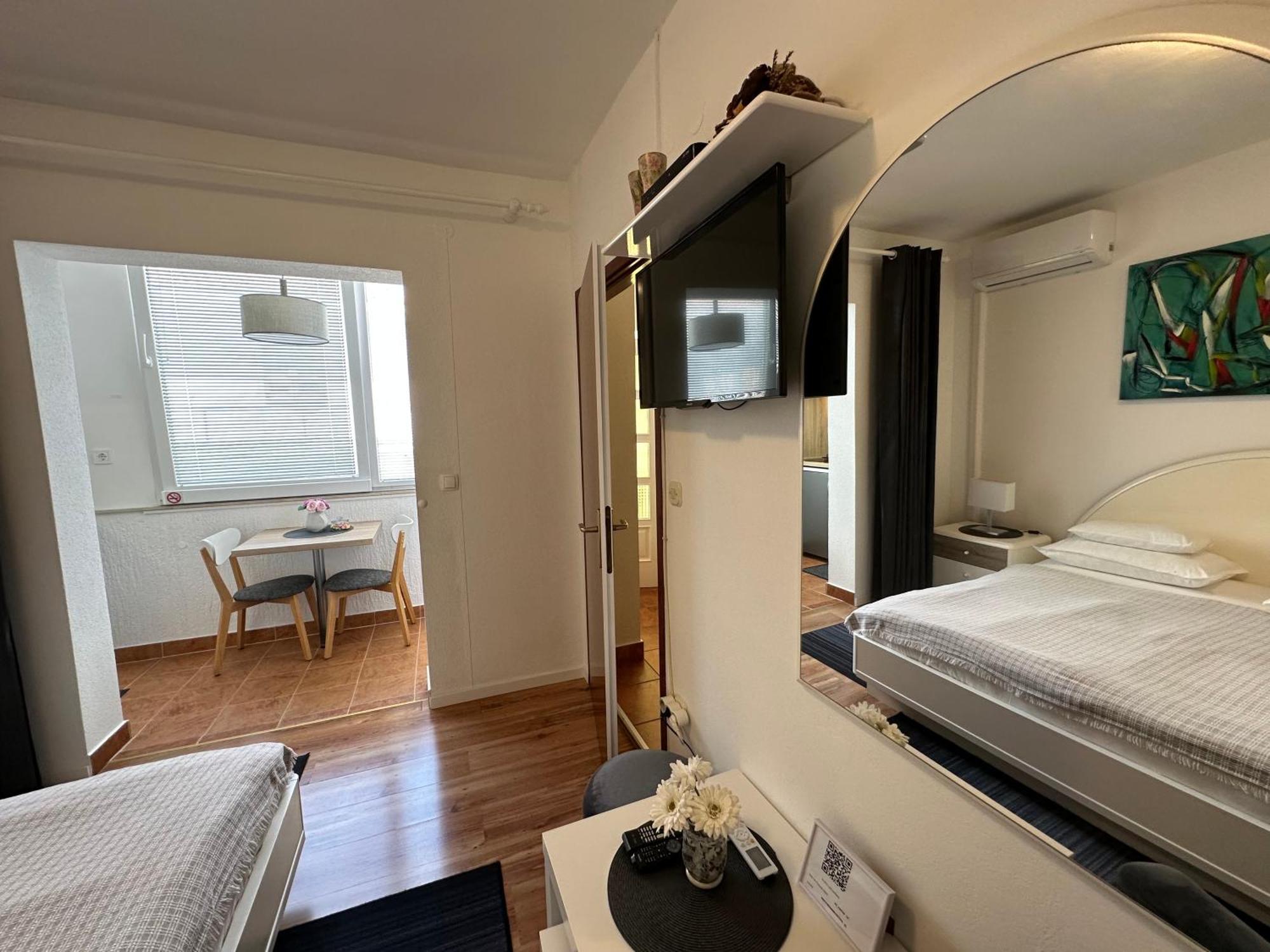 Apartments - Rooms Vesna Primosten Ngoại thất bức ảnh
